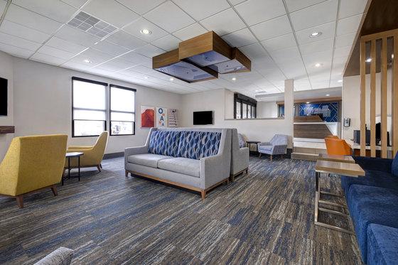 Holiday Inn Express & Suites Central Omaha, An Ihg Hotel Interior photo